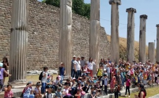 İlkokul öğrencileri İzmir Bergama tarihini öğreniyor