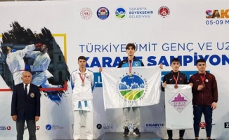 Karate şampiyonasına Sakarya Büyükşehir damga vurdu