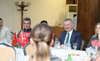 Kocaeli'de Başkan Büyükakın Karate Milli takımıyla buluştu