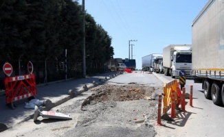 Kocaeli Gebze TIR garajları bölgesinde yol onarımı 