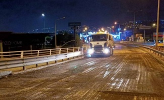 Kocaeli gece yarısı asfalt serimiyle trafik aksatılmadı