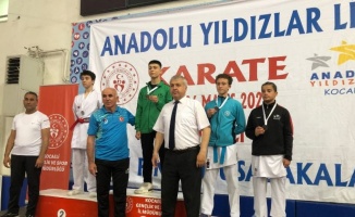 Kocaeli İzmit Belediyesporlu karateci Batuhan, birinci olarak finale yükseldi