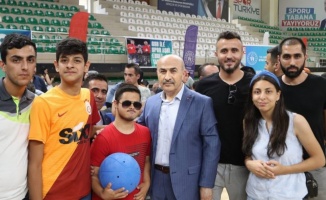Mardin'de “Spor Aşkı Engel Tanımaz” projesiyle spor malzemesi dağıtıldı 