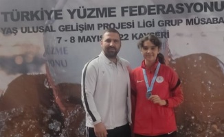Nevşehirli yüzücüler Kayseri'de madalyalarla döndü 