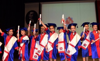 Bursa'da Egeberk'li miniklerin mezuniyet sevinci