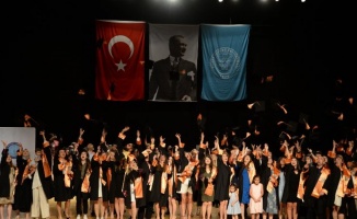 Bursa Uludağ Üniversitesi enstitülerinde mezuniyet coşkusu
