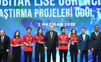 Genç bilimcilere ödülleri Erdoğan takdim etti