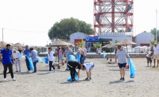 İzmir Güzelbahçe’de CHP'den plaj temizliği