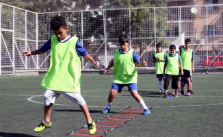 İzmir Karabağlar 'Yaz Spor Okulları'na hazırlanıyor