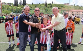 İzmit'te Kamuran Akşar Turnuvası’nın şampiyonu Kocaelispor oldu