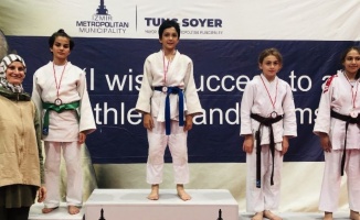 Manisalı judocular madalyaları İzmir'de topladı