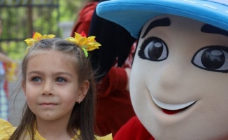 Ukraynalı çocukların Bursa'da yüzleri güldü