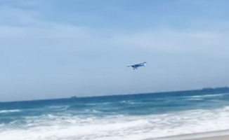 California'da küçük uçak sahile düştü!