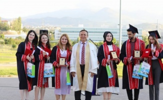 ERÜ Edebiyat Fakültesi’nde mezuniyet coşkusu