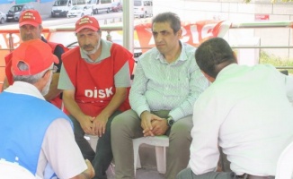 İstanbul Sarıyer'deki grevdeki belediye işçilerine 'Gelecek'ten destek ziyareti
