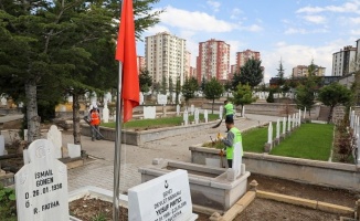 Kayseri Talas'ta mezarlıklara bakım