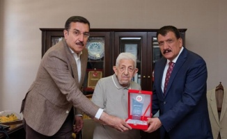 Malatya'dan 'Kernek Ödülü' Recai Kutan'a