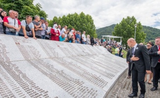 Srebrenitsa Soykırımı’nın kurbanları Bosna-Hersek'te 27’nci kez anıldı