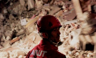 AKUT 'Marmara depremi' anısına nöbette
