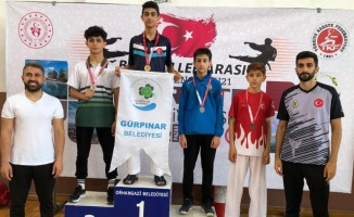 Manisa'nın karate takımı Bursa'dan 6 madalya ile döndü