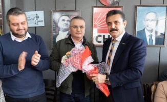 İzmir Dikili'de CHP'de miting gibi devir-teslim