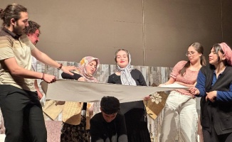 NNYÜ Tiyatro Topluluğu Deliler Bayramı’nı sahneledi