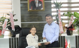 Şehit kızından Başkan Metin'e anlamlı hediye