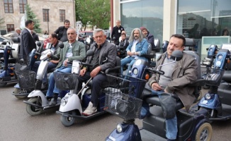 Sivas'ta engelli vatandaşlar akülü araçlarına kavuştu