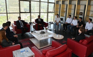TEKNOFEST'e hazırlanan Manisalı gençlerden Başkan Zeyrek'e ziyaret