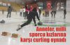   Anneler, milli sporcu kızlarına karşı curling oynadı