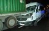 Gebze'de servis minibüsü park halindeki tıra çarptı: 4 yaralı