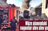 Müze alanındaki vagonlar alev alev yandı