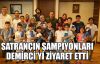 Satrançın şampiyonları Başkan Demirci'yi ziyaret etti