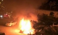 Bursa#039;nın göbeğinde araç alev alev yandı, mahalleli ayaklandı