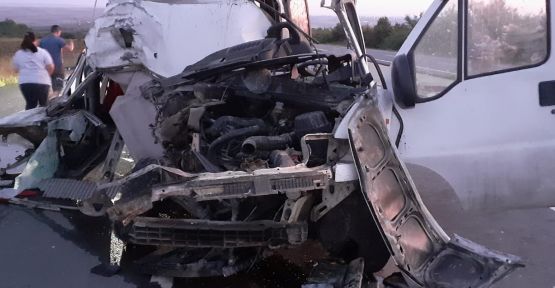  Trafik kazasında araç sürücüsü yaralandı