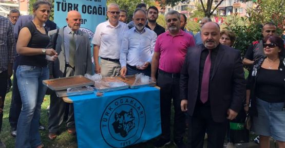 Türk Ocakları Kocaeli Şubesi helva dağıttı